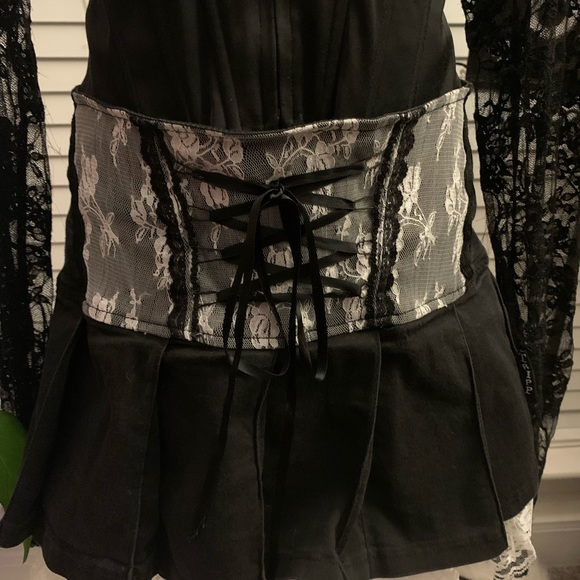Tripp Nyc black and white corseted lace pleated mini skirt - Picture 5 of 12